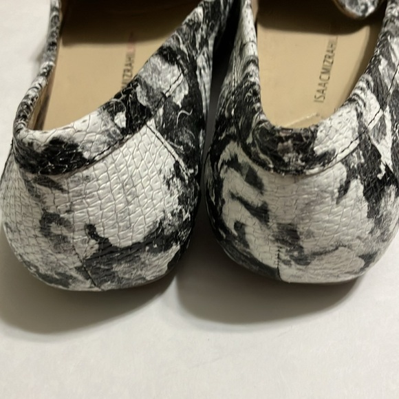 Isaac Mizrahi Live Size 7 1/2 M Black and White Loafer Shoe - Picture 9 of 10